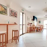 De La Hotel