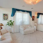 De La Hotel 3*