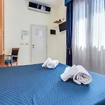 De La Hotel 3*